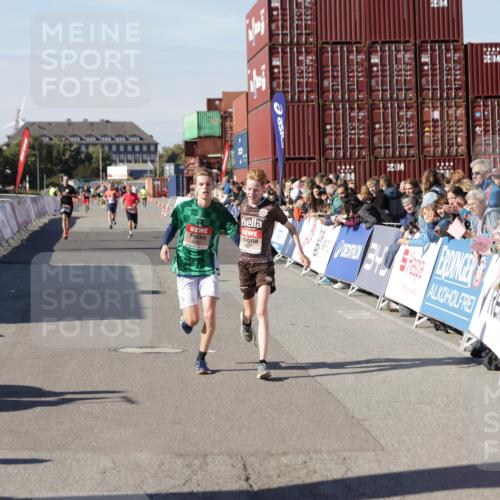 03.10.2025 - Köhlbrandbrückenlauf Jannik Wohlers http://msf.ph/oto/9105960 03.10.2025 12:58:44 Ziel 4084, 4148, 4241, 5824, 6167 meine-sportfotos.de