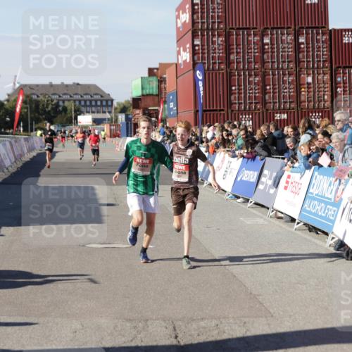 03.10.2025 - Köhlbrandbrückenlauf Jannik Wohlers http://msf.ph/oto/9105966 03.10.2025 12:58:44 Ziel 4084, 4148, 4241, 5824, 6167 meine-sportfotos.de