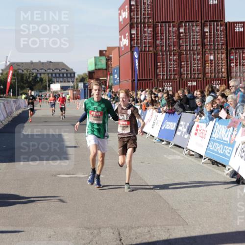 03.10.2025 - Köhlbrandbrückenlauf Jannik Wohlers http://msf.ph/oto/9105977 03.10.2025 12:58:44 Ziel 4084, 4148, 4241, 5824, 6167 meine-sportfotos.de