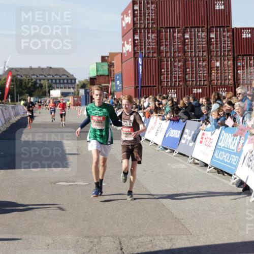 03.10.2025 - Köhlbrandbrückenlauf Jannik Wohlers http://msf.ph/oto/9105989 03.10.2025 12:58:44 Ziel 4084, 4148, 4241, 5824, 6167 meine-sportfotos.de