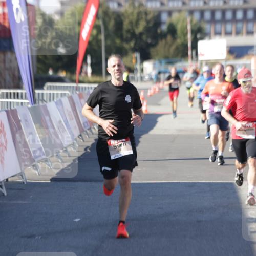 03.10.2025 - Köhlbrandbrückenlauf Jannik Wohlers http://msf.ph/oto/9106006 03.10.2025 12:58:49 Ziel 4368, 5824, 6167, 6611 meine-sportfotos.de