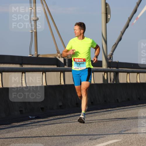 03.10.2025 - Köhlbrandbrückenlauf Strokosch-Dieckow http://msf.ph/oto/9106011 03.10.2025 09:34:28 Position 2 3712 meine-sportfotos.de