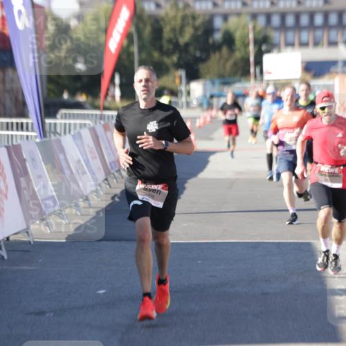 03.10.2025 - Köhlbrandbrückenlauf Jannik Wohlers http://msf.ph/oto/9106036 03.10.2025 12:58:50 Ziel 4368, 5824, 5955, 6167, 6611 meine-sportfotos.de