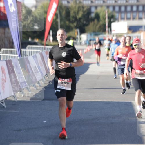 03.10.2025 - Köhlbrandbrückenlauf Jannik Wohlers http://msf.ph/oto/9106046 03.10.2025 12:58:50 Ziel 4368, 5824, 5955, 6167, 6611 meine-sportfotos.de