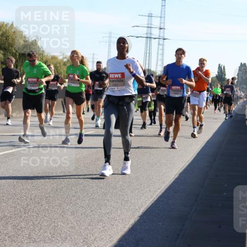 03.10.2025 - Köhlbrandbrückenlauf Strokosch-Dieckow http://msf.ph/oto/9106064 03.10.2025 12:16:52 Position 3 5637, 6348, 4351 meine-sportfotos.de