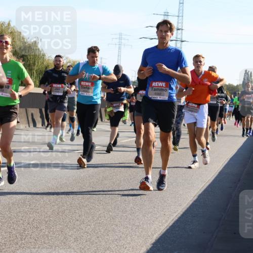 03.10.2025 - Köhlbrandbrückenlauf Strokosch-Dieckow http://msf.ph/oto/9106069 03.10.2025 12:16:53 Position 3 6348, 6534, 6562 meine-sportfotos.de