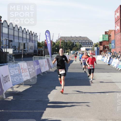 03.10.2025 - Köhlbrandbrückenlauf Jannik Wohlers http://msf.ph/oto/9106077 03.10.2025 12:58:51 Ziel 4368, 5824, 5955, 6167, 6611, 6674 meine-sportfotos.de