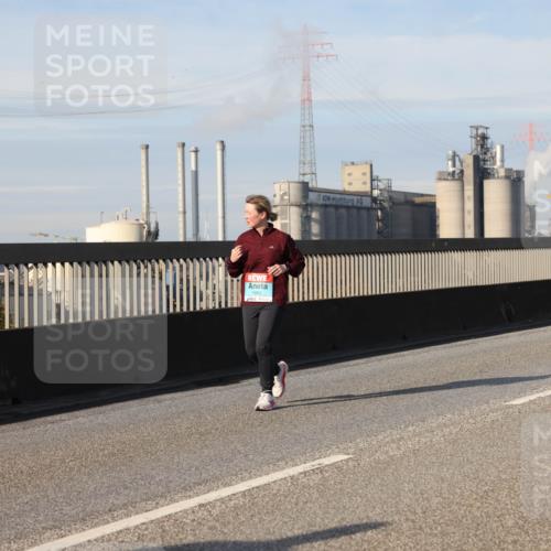 03.10.2025 - Köhlbrandbrückenlauf Lena Gebhardt http://msf.ph/oto/9106078 03.10.2025 10:13:15 Position 2 1982 meine-sportfotos.de