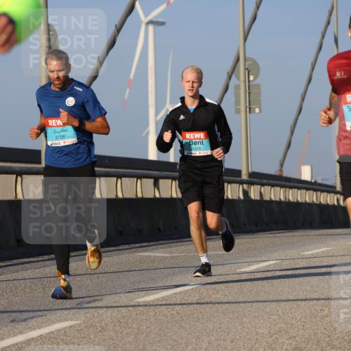 03.10.2025 - Köhlbrandbrückenlauf Strokosch-Dieckow http://msf.ph/oto/9106099 03.10.2025 09:34:34 Position 2 3756, 1029, 2792 meine-sportfotos.de