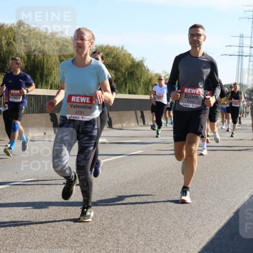03.10.2025 - Köhlbrandbrückenlauf Strokosch-Dieckow http://msf.ph/oto/9106101 03.10.2025 12:16:57 Position 3 33, 4409, 4751, 6369 meine-sportfotos.de