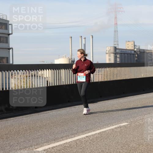 03.10.2025 - Köhlbrandbrückenlauf Lena Gebhardt http://msf.ph/oto/9106108 03.10.2025 10:13:15 Position 2 1982 meine-sportfotos.de