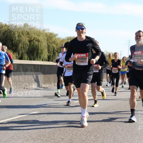 03.10.2025 - Köhlbrandbrückenlauf Strokosch-Dieckow http://msf.ph/oto/9106114 03.10.2025 12:17:00 Position 3 4494, 4312, 6194, 193 meine-sportfotos.de