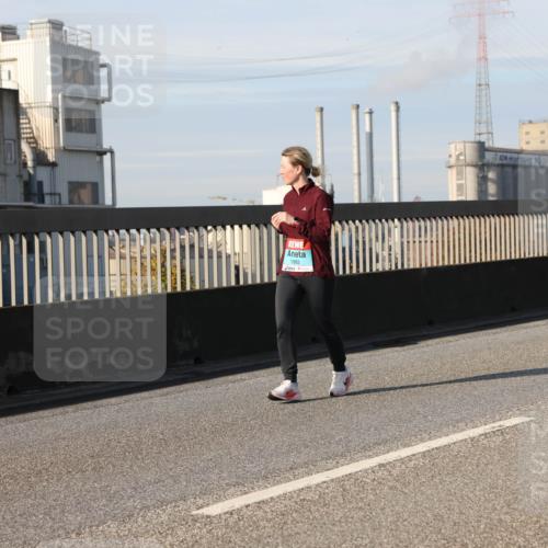 03.10.2025 - Köhlbrandbrückenlauf Lena Gebhardt http://msf.ph/oto/9106119 03.10.2025 10:13:16 Position 2 1982 meine-sportfotos.de