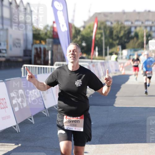 03.10.2025 - Köhlbrandbrückenlauf Jannik Wohlers http://msf.ph/oto/9106125 03.10.2025 12:58:52 Ziel 4126, 4368, 5824, 5955, 6167, 6611, 6674 meine-sportfotos.de