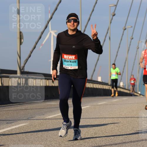 03.10.2025 - Köhlbrandbrückenlauf Strokosch-Dieckow http://msf.ph/oto/9106127 03.10.2025 09:34:38 Position 2 1019, 22 meine-sportfotos.de