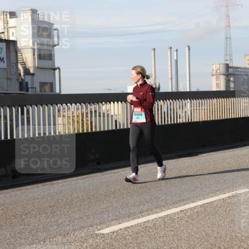 03.10.2025 - Köhlbrandbrückenlauf Lena Gebhardt http://msf.ph/oto/9106130 03.10.2025 10:13:16 Position 2 1982 meine-sportfotos.de