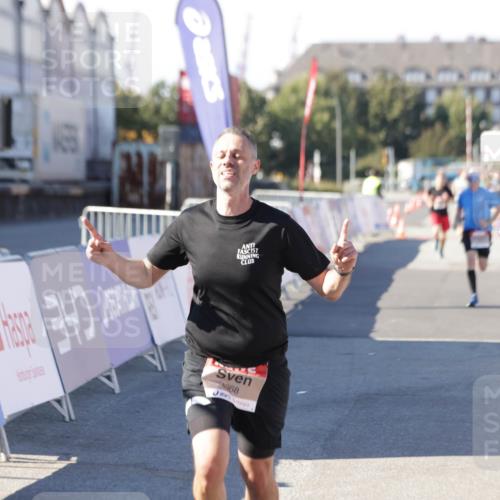 03.10.2025 - Köhlbrandbrückenlauf Jannik Wohlers http://msf.ph/oto/9106133 03.10.2025 12:58:52 Ziel 4126, 4368, 5824, 5955, 6167, 6611, 6674 meine-sportfotos.de