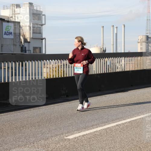 03.10.2025 - Köhlbrandbrückenlauf Lena Gebhardt http://msf.ph/oto/9106139 03.10.2025 10:13:16 Position 2 1982 meine-sportfotos.de