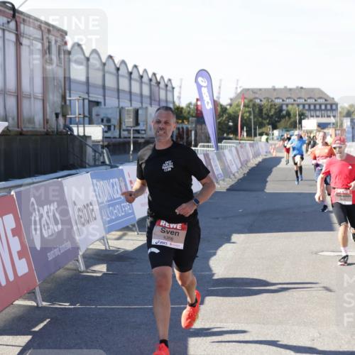 03.10.2025 - Köhlbrandbrückenlauf Jannik Wohlers http://msf.ph/oto/9106150 03.10.2025 12:58:53 Ziel 4126, 4368, 5824, 5955, 6167, 6611, 6674 meine-sportfotos.de
