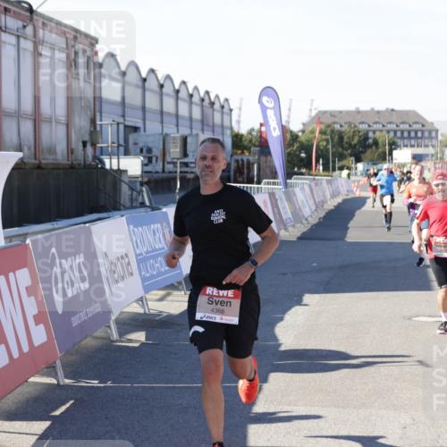 03.10.2025 - Köhlbrandbrückenlauf Jannik Wohlers http://msf.ph/oto/9106156 03.10.2025 12:58:53 Ziel 4126, 4368, 5824, 5955, 6167, 6611, 6674 meine-sportfotos.de