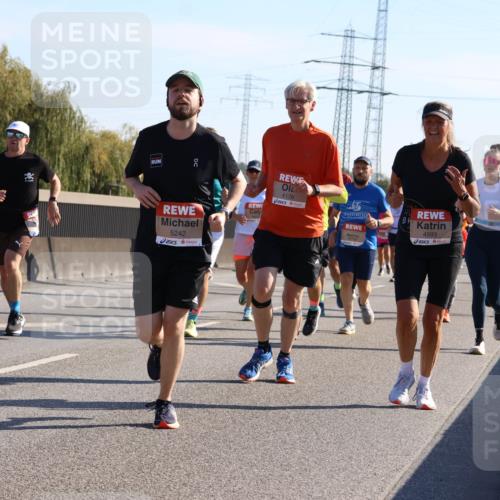 03.10.2025 - Köhlbrandbrückenlauf Strokosch-Dieckow http://msf.ph/oto/9106171 03.10.2025 12:17:10 Position 3 5242, 4176, 4593 meine-sportfotos.de