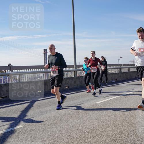 03.10.2025 - Köhlbrandbrückenlauf Michael Burmester http://msf.ph/oto/9106172 03.10.2025 12:49:48 Position 2 6125 meine-sportfotos.de