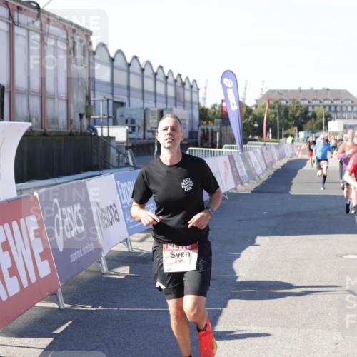 03.10.2025 - Köhlbrandbrückenlauf Jannik Wohlers http://msf.ph/oto/9106173 03.10.2025 12:58:53 Ziel 4126, 4368, 5824, 5955, 6167, 6611, 6674 meine-sportfotos.de