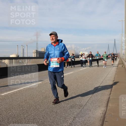 03.10.2025 - Köhlbrandbrückenlauf Lena Gebhardt http://msf.ph/oto/9106174 03.10.2025 10:13:17 Position 2 2487 meine-sportfotos.de