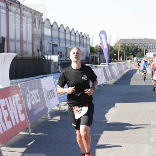 03.10.2025 - Köhlbrandbrückenlauf Jannik Wohlers http://msf.ph/oto/9106179 03.10.2025 12:58:53 Ziel 4126, 4368, 5824, 5955, 6167, 6611, 6674 meine-sportfotos.de
