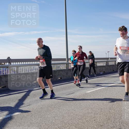 03.10.2025 - Köhlbrandbrückenlauf Michael Burmester http://msf.ph/oto/9106180 03.10.2025 12:49:48 Position 2 6125 meine-sportfotos.de