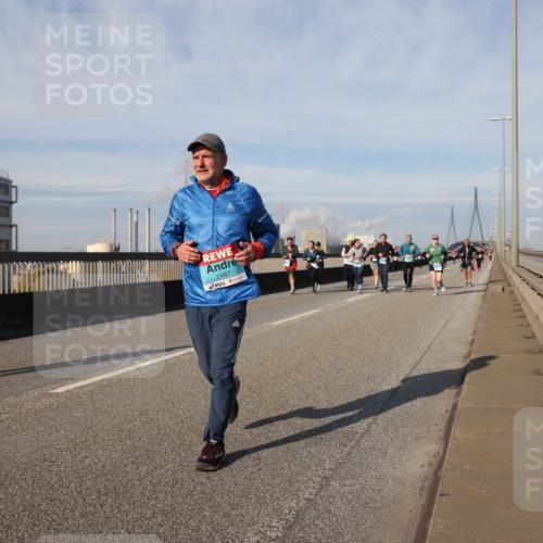 03.10.2025 - Köhlbrandbrückenlauf Lena Gebhardt http://msf.ph/oto/9106188 03.10.2025 10:13:17 Position 2 2487 meine-sportfotos.de