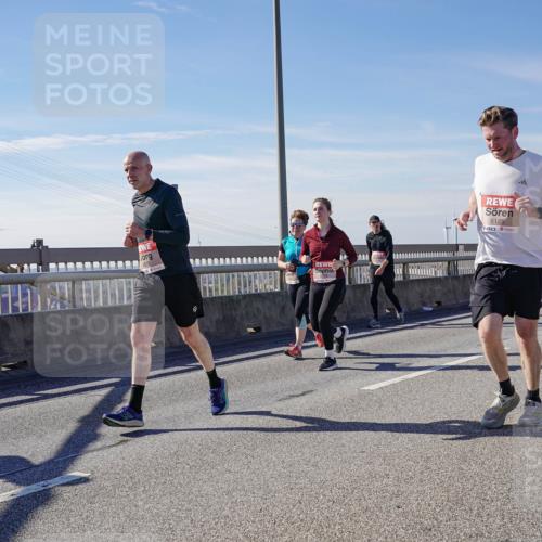 03.10.2025 - Köhlbrandbrückenlauf Michael Burmester http://msf.ph/oto/9106189 03.10.2025 12:49:48 Position 2 6125 meine-sportfotos.de