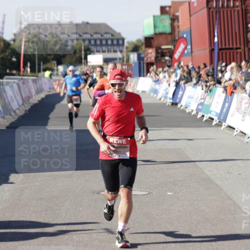 03.10.2025 - Köhlbrandbrückenlauf Jannik Wohlers http://msf.ph/oto/9106190 03.10.2025 12:58:54 Ziel 4126, 4368, 5824, 5955, 6167, 6611, 6674 meine-sportfotos.de