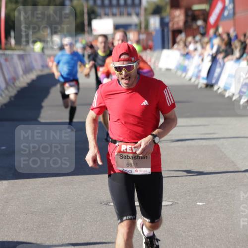 03.10.2025 - Köhlbrandbrückenlauf Jannik Wohlers http://msf.ph/oto/9106207 03.10.2025 12:58:54 Ziel 4126, 4368, 5824, 5955, 6167, 6611, 6674 meine-sportfotos.de