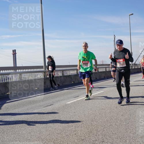03.10.2025 - Köhlbrandbrückenlauf Michael Burmester http://msf.ph/oto/9106211 03.10.2025 12:49:50 Position 2 6810 meine-sportfotos.de