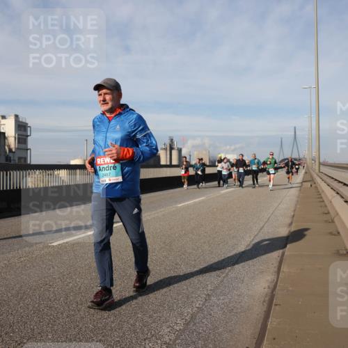 03.10.2025 - Köhlbrandbrückenlauf Lena Gebhardt http://msf.ph/oto/9106213 03.10.2025 10:13:18 Position 2 2487 meine-sportfotos.de