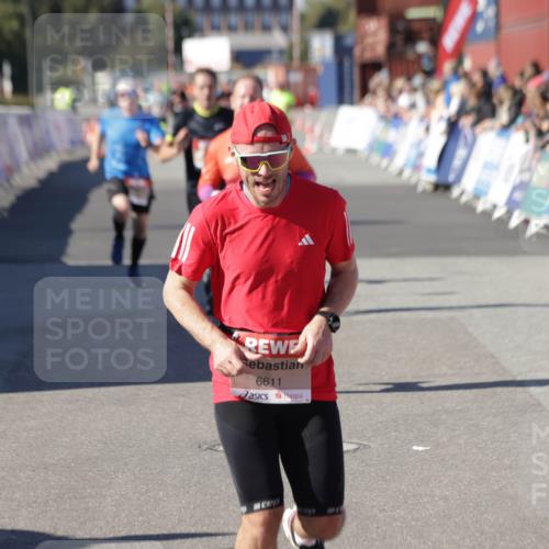 03.10.2025 - Köhlbrandbrückenlauf Jannik Wohlers http://msf.ph/oto/9106225 03.10.2025 12:58:54 Ziel 4126, 4368, 5824, 5955, 6167, 6611, 6674 meine-sportfotos.de