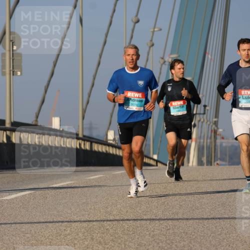 03.10.2025 - Köhlbrandbrückenlauf Strokosch-Dieckow http://msf.ph/oto/9106234 03.10.2025 09:34:52 Position 2 3078, 1061, 3226 meine-sportfotos.de