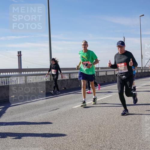 03.10.2025 - Köhlbrandbrückenlauf Michael Burmester http://msf.ph/oto/9106235 03.10.2025 12:49:50 Position 2 6810 meine-sportfotos.de