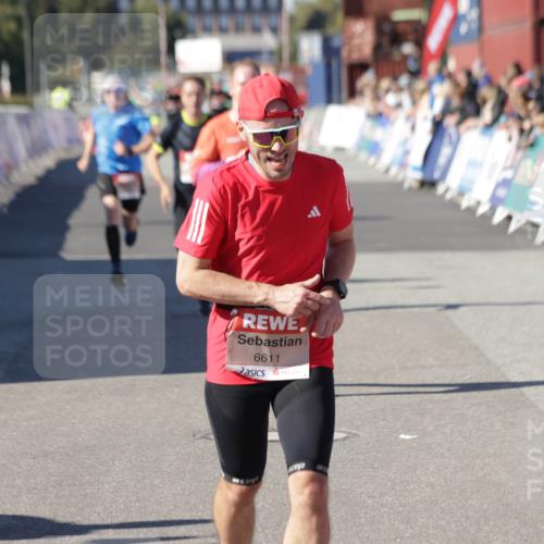 03.10.2025 - Köhlbrandbrückenlauf Jannik Wohlers http://msf.ph/oto/9106239 03.10.2025 12:58:54 Ziel 4126, 4368, 5824, 5955, 6167, 6611, 6674 meine-sportfotos.de