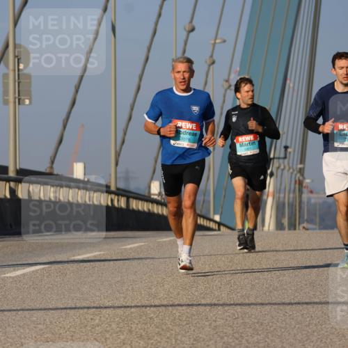 03.10.2025 - Köhlbrandbrückenlauf Strokosch-Dieckow http://msf.ph/oto/9106240 03.10.2025 09:34:52 Position 2 3078, 1061, 3226 meine-sportfotos.de