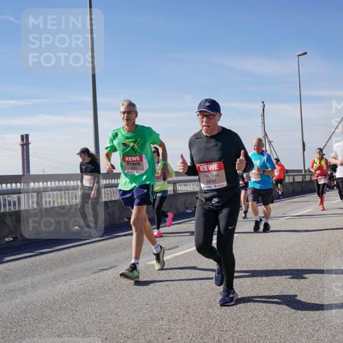 03.10.2025 - Köhlbrandbrückenlauf Michael Burmester http://msf.ph/oto/9106246 03.10.2025 12:49:50 Position 2 6001, 6810 meine-sportfotos.de