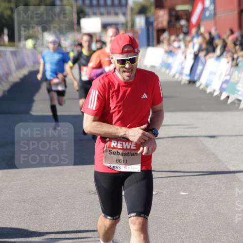03.10.2025 - Köhlbrandbrückenlauf Jannik Wohlers http://msf.ph/oto/9106247 03.10.2025 12:58:54 Ziel 4126, 4368, 5824, 5955, 6167, 6611, 6674 meine-sportfotos.de