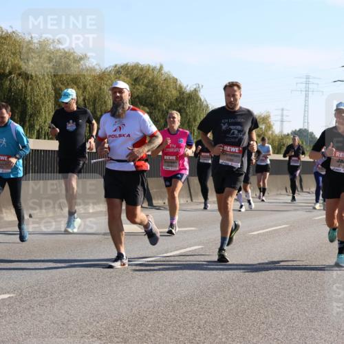 03.10.2025 - Köhlbrandbrückenlauf Strokosch-Dieckow http://msf.ph/oto/9106248 03.10.2025 12:17:21 Position 3 4588, 4794, 4806 meine-sportfotos.de