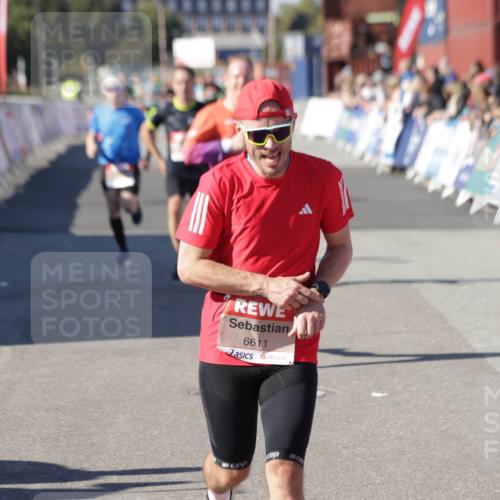 03.10.2025 - Köhlbrandbrückenlauf Jannik Wohlers http://msf.ph/oto/9106253 03.10.2025 12:58:54 Ziel 4126, 4368, 5824, 5955, 6167, 6611, 6674 meine-sportfotos.de