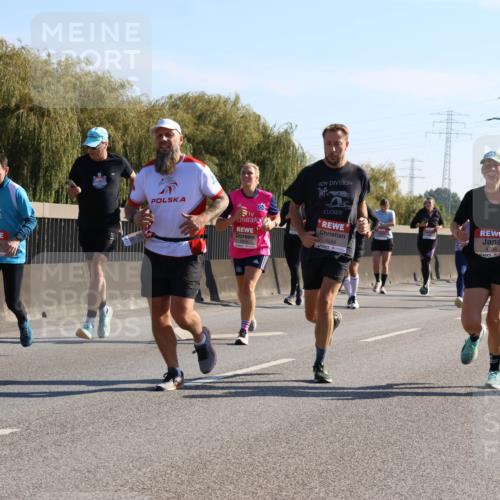 03.10.2025 - Köhlbrandbrückenlauf Strokosch-Dieckow http://msf.ph/oto/9106256 03.10.2025 12:17:21 Position 3 4588, 4794, 4806 meine-sportfotos.de