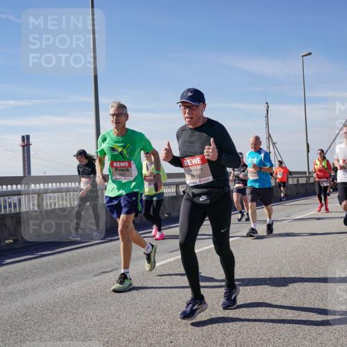 03.10.2025 - Köhlbrandbrückenlauf Michael Burmester http://msf.ph/oto/9106258 03.10.2025 12:49:50 Position 2 6001, 6810 meine-sportfotos.de