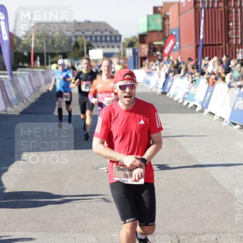 03.10.2025 - Köhlbrandbrückenlauf Jannik Wohlers http://msf.ph/oto/9106272 03.10.2025 12:58:55 Ziel 4126, 4368, 5824, 5955, 6167, 6611, 6674 meine-sportfotos.de