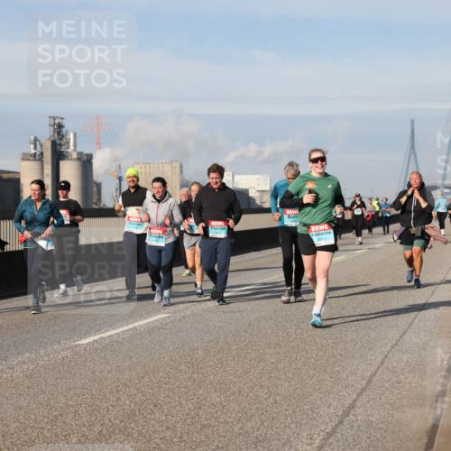 03.10.2025 - Köhlbrandbrückenlauf Lena Gebhardt http://msf.ph/oto/9106283 03.10.2025 10:13:20 Position 2 2260 meine-sportfotos.de