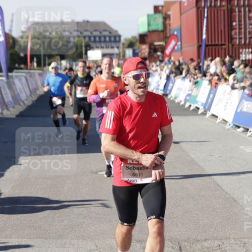 03.10.2025 - Köhlbrandbrückenlauf Jannik Wohlers http://msf.ph/oto/9106287 03.10.2025 12:58:55 Ziel 4126, 4368, 5824, 5955, 6167, 6611, 6674 meine-sportfotos.de